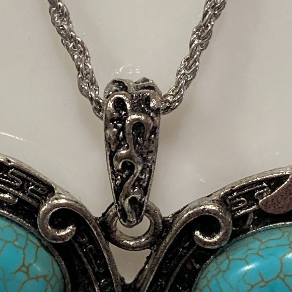 NWOT - Silvertone & Turquoise Butterfly Pendant Chain Necklace & Earring Set - Picture 4 of 13